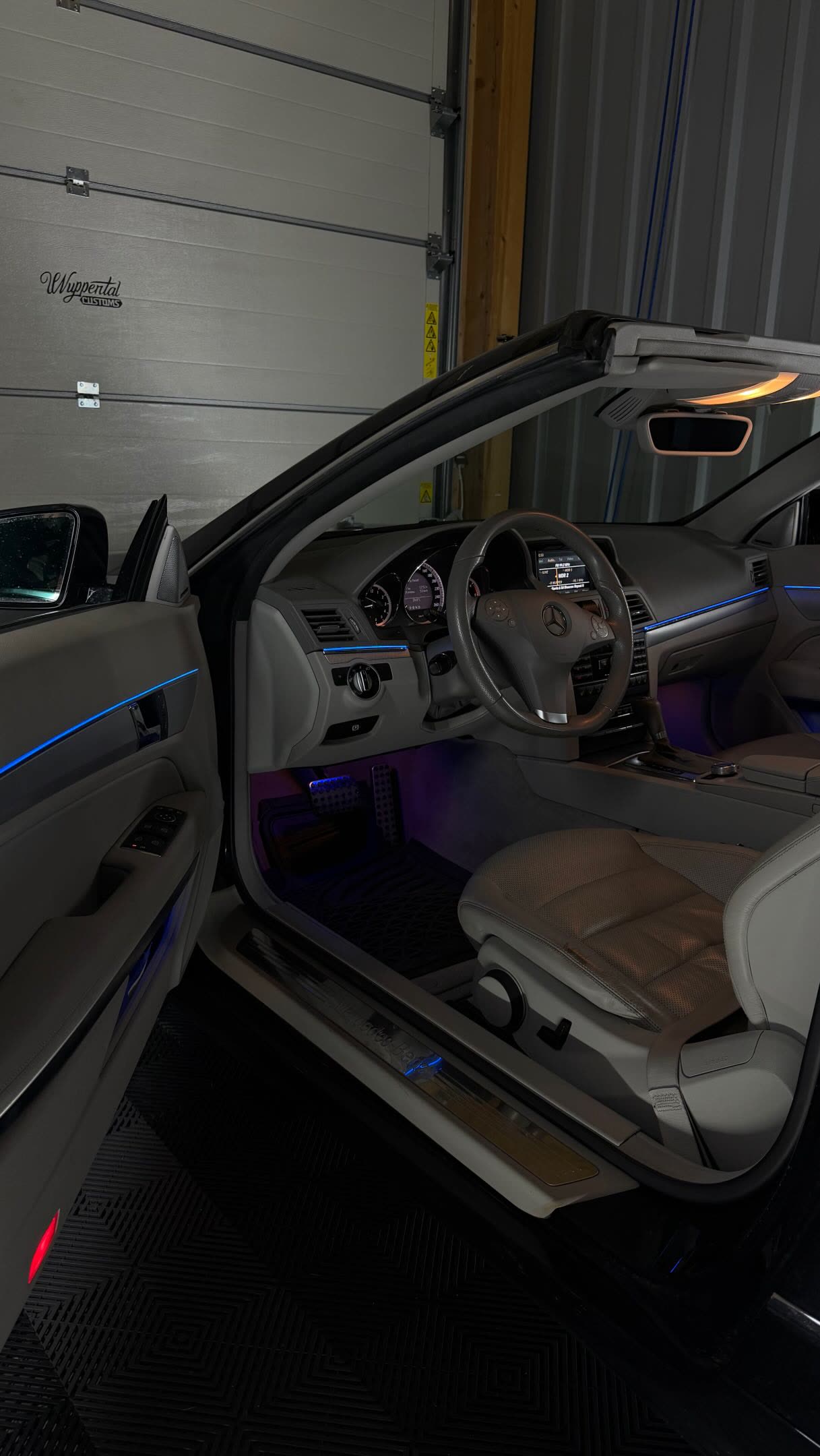 Mercedes E-Klasse Cabrio C207 — Ambientebeleuchtung